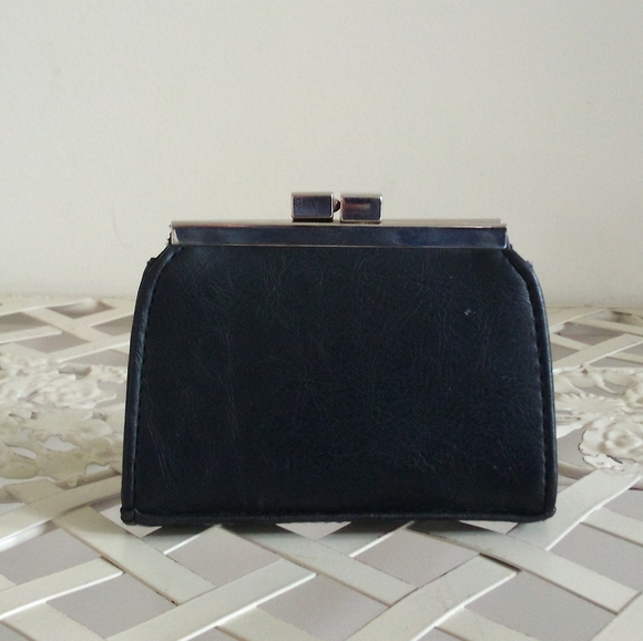Wallets, Change Purse and Credit Card Holder - Picture 4 of 5